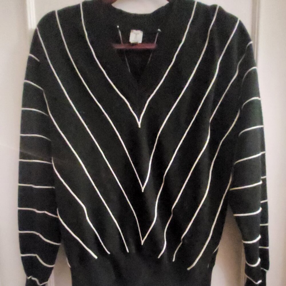 TRISTAN Vintage Black V-Neck Chevron Stripe Sweater - Small